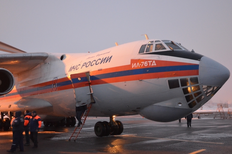 Ростов-на-Дону: самолёт МЧС России эвакуирует детей из Донбасса в Москву