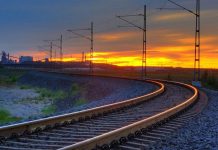 Женщина погибла под колесами грузового поезда в Ростовской области