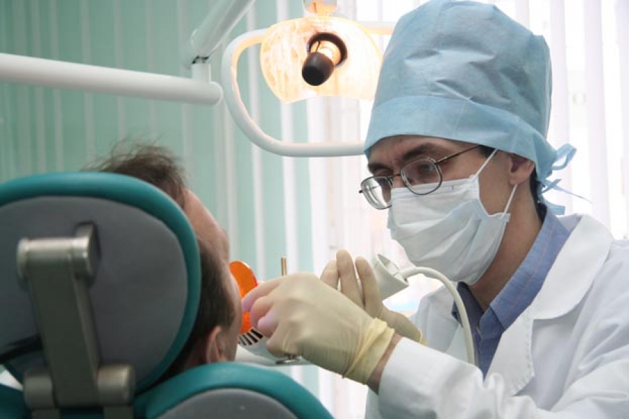 В Ростовской области 200 тысяч рублей получают стоматологи и водители категории СЕ