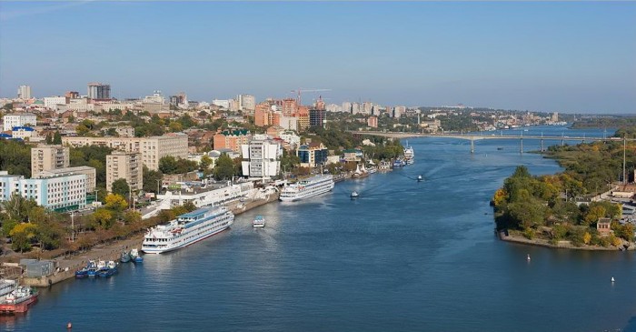 Участок реки Дон в Ростове покрыла мазутная пленка