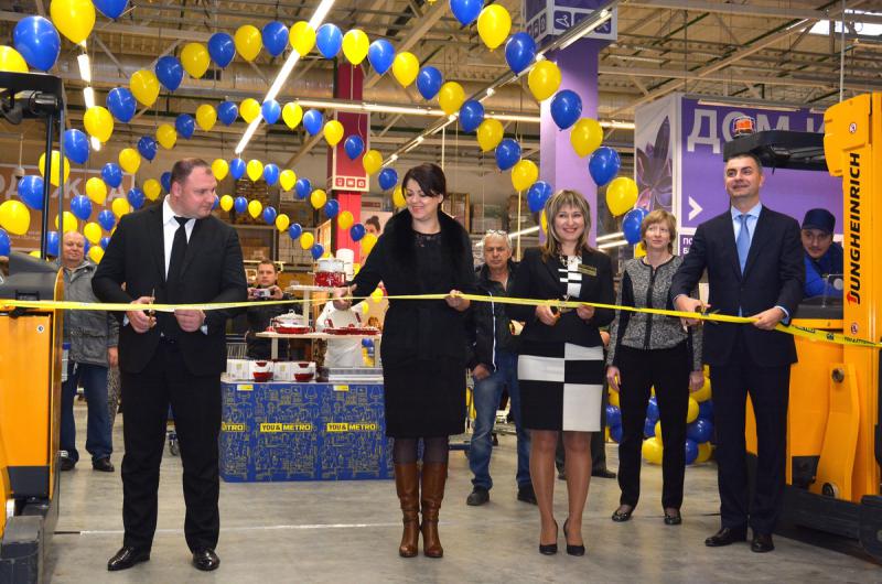 Дон метро. Метро Ростов-на-Дону Доватора. Metro Cash and carry Ростов на Дону. Ростов на Дону метро торговый центр. Метро магазин директор.