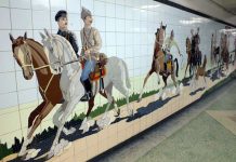 В Ростовском вузе сделали приложение, оживляющее мозаичные панно в переходах