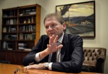 Правее правого