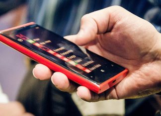 Ростовчане предложили вызывать экстренные службы через мессенджеры смартфон // фото: с сайта kommersant.ru