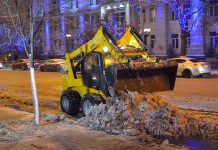 В Ростове для уборки снега задействовали более 200 единиц техники