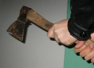 Житель Новошахтинска зарубил собутыльника топором и закопал труп во дворе