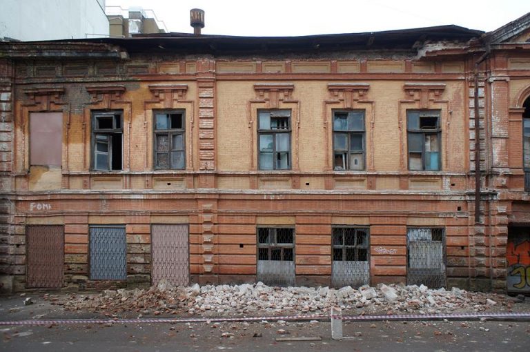 В Ростове часть исторического здания снесли по плану реконструкции