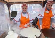 На Дону блинопекам предлагают зарплату более 30 тысяч рублей