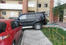 В Ростове дети оставляют рисунки для нарушителей правил парковки