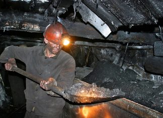 Два человека находятся под завалом в шахте Ростовской области