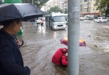 Центр Ростова затопило из-за ливня
