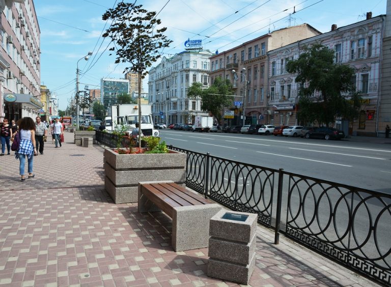 Для Ростова закупят 160 скамеек за три миллиона рублей