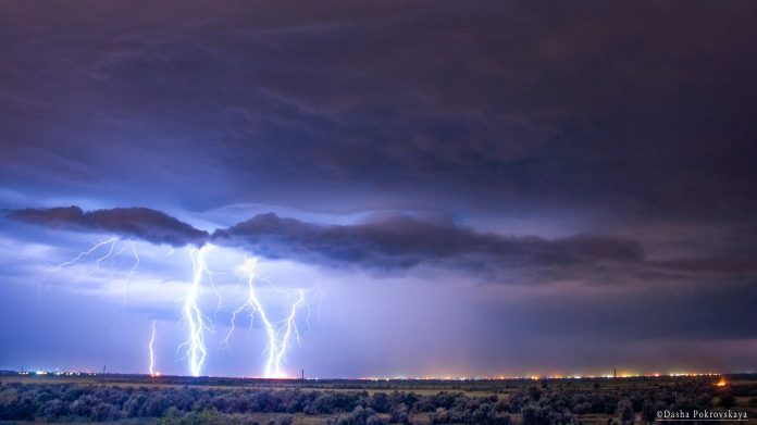 Ka3ULgeGxME Гроза в Ростове //Фото: Даша Покровская