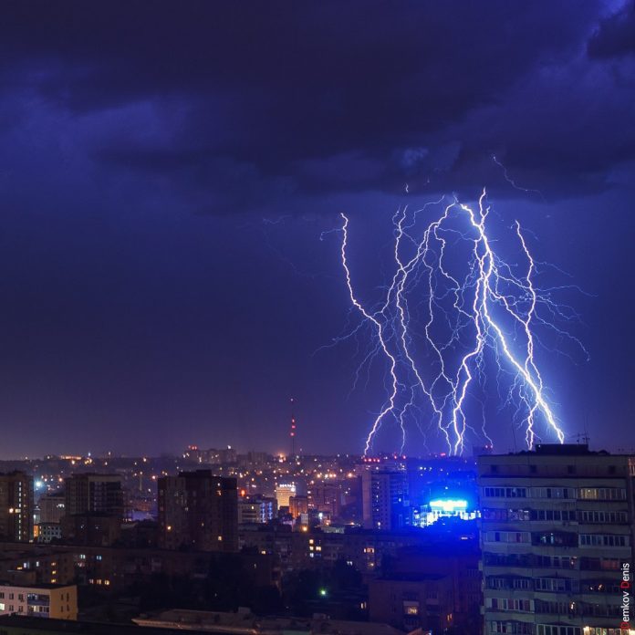 Гроза в Ростове //Фото: Денис Демков