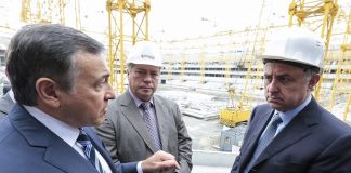 Виталий Мутко проинспектировал объекты к ЧМ-2018 в Ростове Чиновники на строительстве стадиона // Фото: пресс-служба губернатора РО