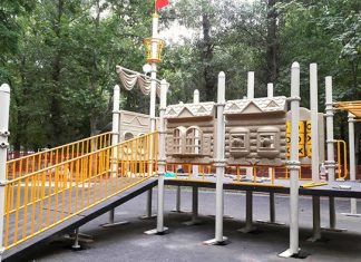 В Ростове в два раза увеличили финансирование на ремонт детских площадок Инклюзивная детская площадка //Фото предоставлено фондом "Я без мамы"