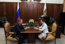 Новым детским омбудсменом назначена Анна Кузнецова Анна Кузнецова и Владимир Путин // Фото: пресс-служба Кремля