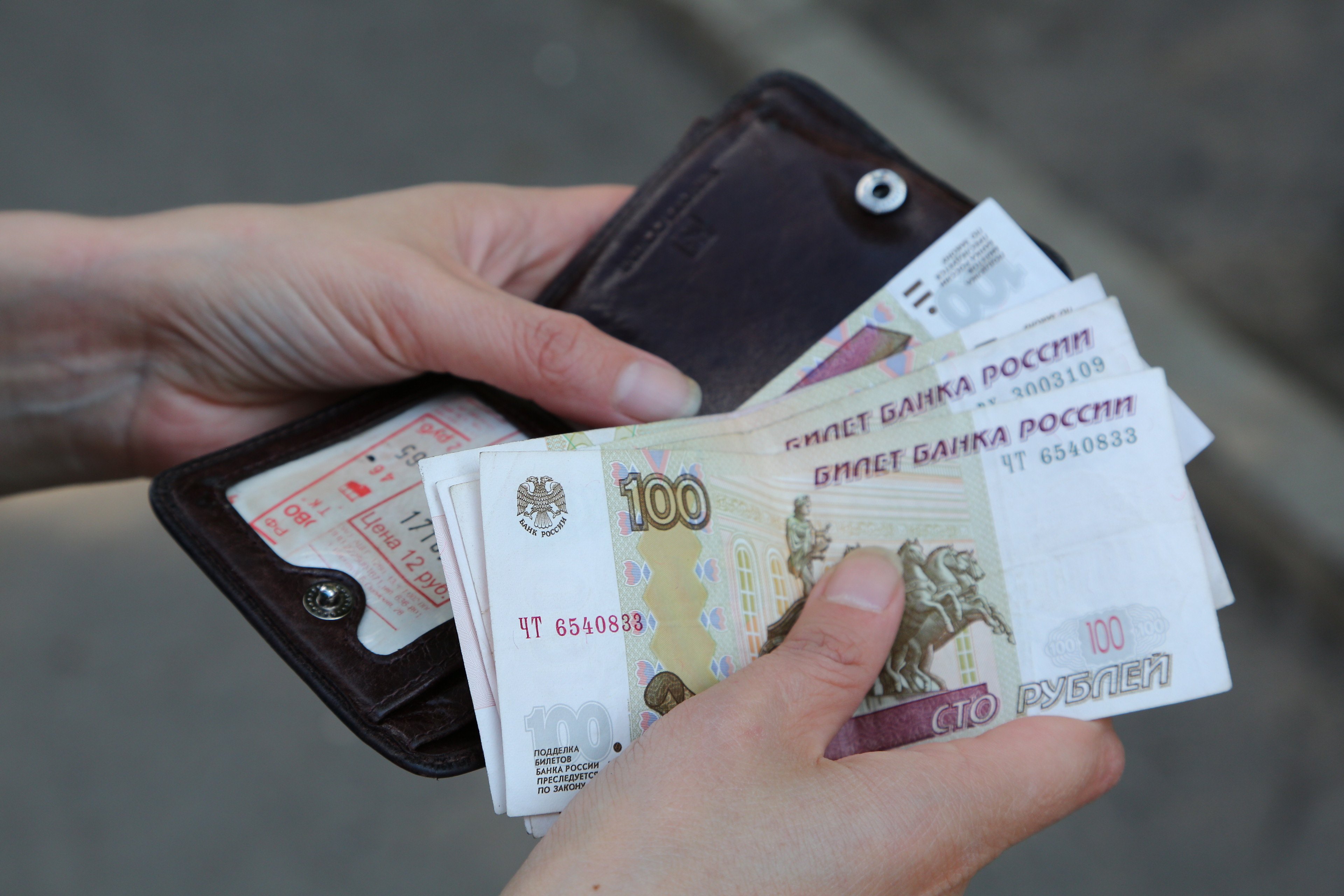 В Ростове расследуется дело в отношении трех подростков о вымогательстве денег