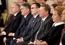 Владимир Путин поручил правительству завершить формирование правовой базы для деятельности НКО