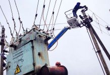 Распределительные сети в Таганроге переходят под управление МРСК Юга Ремонт электросетей //Фото: пресс-служба "МРСК Юга"