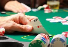 Стоит ли покеристам из России играть в руме Adjarabet?