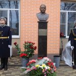 Открытие памятника Борису Слюсарю //Фото предоставлено пресс-службой ПАО "Роствертол"