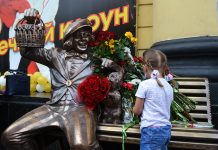 Памятник Олегу Попову открыли в Ростове Памятник Олегу Попову в Ростове-на-Дону // Фото: «Городской репортер»