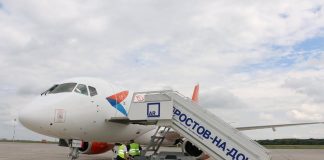 «Азимут» увеличит количество билетов по 888 рублей и полетит в Санкт-Петербург Авиалайнер Сухой Суперджет 100 авиакомпании "Азимут" //фото пресс-службы аэропорта Ростова-на-Дону