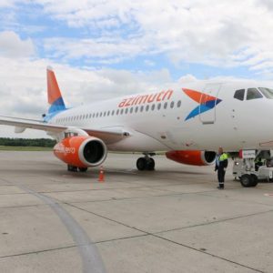 Авиалайнер Сухой Суперджет 100 авиакомпании "Азимут" //фото пресс-службы аэропорта Ростова-на-Дону