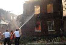 В Ростове в районе Театрального спуска сгорел частный дом Пожар в Ростове на Театральном спуске //фото: РИА Новости