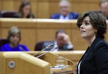 Вице-премьеру Испании передали полномочия главы Каталонии Сорайя Саенс де Сантамария // Фото: AFP / Javier Soriano