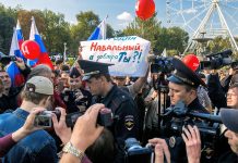 Массовое убийство в США, митинги в поддержку Навального и сдача «Ростов-Арены»: итоги Протест в поддержку Навального //фото: Евгений Дубровский / Коммерсантъ