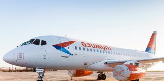 Авиакомпания «Азимут» будет летать из Ростова в Нижнекамск Самолет Сухой суперджет // Фото: авиакомпания "Азимут"
