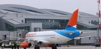 Аэропорт Платов предложит 45 авиамаршрутов в летнем расписании Лайнер авиакомпании "Азимут" на перроне аэропорта Платов //Фото: Эрик Романенко