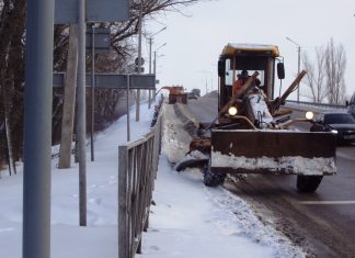 В Ростове коммунальные службы перевели в режим повышенной готовности Уборка снега на дороге //фото: пресс-служба ФКУ Упрдор «Азов»