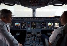 Пилотов и бортпроводников «Азимута» застраховали на сумму 215 млн рублей