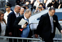 Полиция Нью-Йорка арестовала голливудского кинопродюсера Харви Вайнштейна Харви Вайнштейн //Фото: Julio Cortez / AP