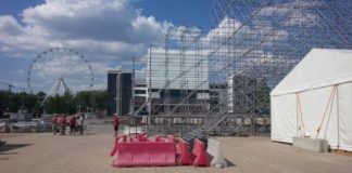 Театральную площадь Ростова готовят к фестивалю болельщиков ЧМ-2018 Строительство фан-зоны к ЧМ - 2018 в Ростове //Фото: "Городской репортер"