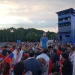 Картонный болельщик Хавьер //Фото: IngueSuMatrushka