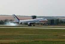 Аэропорт Платов приостановил полеты в Узбекистан Посадка авиалайнера Boeing 747-400 президента Южной Кореи //Фото: пресс-служба аэропорта Платов