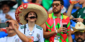 На матч между сборными Мексики и Южной Кореи пришли 43,4 тысячи зрителей Мексиканские болельщики на трибуне стадиона "Ростов-Арена" //Фото: Денис Демков