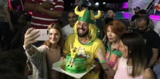 В Ростове Томеру Савойя подарили торт на вечеринке в его честь Томеру Савойя в Ростове вручили торт //Фото: Instagram