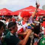 Мексканские и южнокорейские болельщики на площади перед стадионом "Ростов-Арена" //Фото: Денис Демков