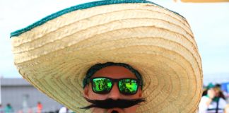 В Ростове начался третий матч группового этапа ЧМ-2018 Мексканские болельщики на площади перед стадионом "Ростов-Арена" //Фото: Денис Демков