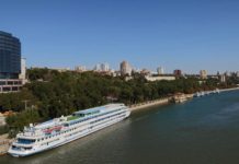 10 важных дополнений к любому путеводителю по Ростову-на-Дону: что еще посмотреть в городе Круизный лайнер у набережной Ростова-на-Дону //Alamy Stock Foto / Authenticimages