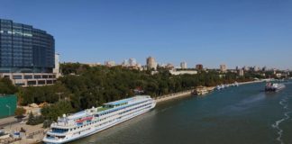 10 важных дополнений к любому путеводителю по Ростову-на-Дону: что еще посмотреть в городе Круизный лайнер у набережной Ростова-на-Дону //Alamy Stock Foto / Authenticimages