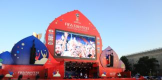 Жителей домов рядом с Театральной площадью в Ростове отправили на отдых из-за шума в фан-зоне Фан-зона ЧМ-2018 //фото: пресс-служба администрации Ростова