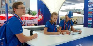 В Ростове пройдет закрытая вечеринка для городских волонтеров Волонтер ростовского центра волонтеров FIFA //Фото: Екатерина Козменко