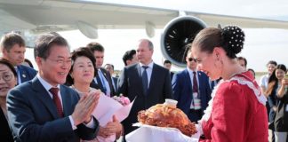 Президент Южной Кореи прибыл в Ростов-на-Дону Президент Южной Кореи Мун Чжэ Ин в ростовском аэропорту Платов //Фото: пресс-служба правительства Ростовской области