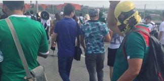 Болельщик из Мексики убрал мусор с Ворошиловского моста Болельщик из Мексики убрал мусор с Ворошиловского моста //Фото: "Ростов-Главный"